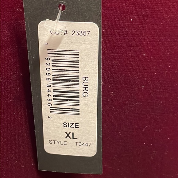 Red velvet dress - Picture 2 of 3